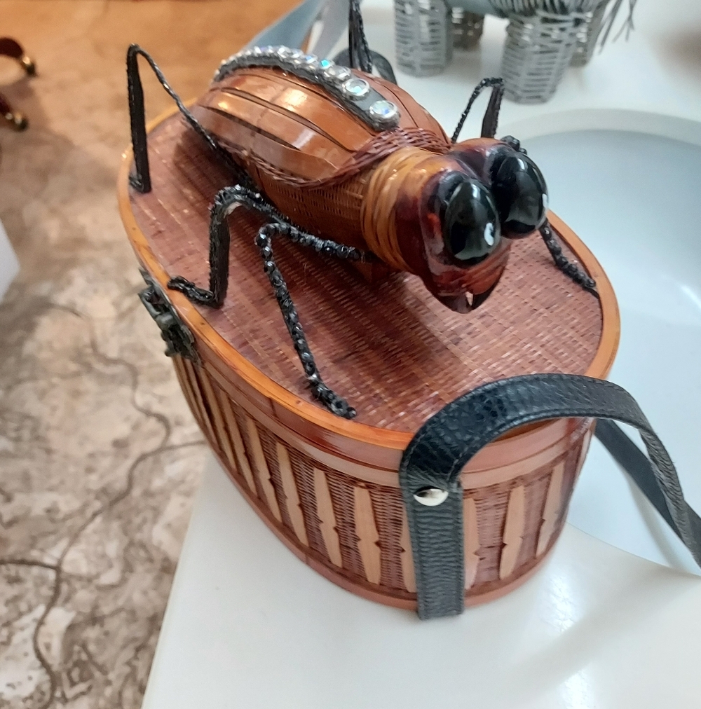 Need Something To Bug You. This Is The Perfect Purse Not Sure If It's A Grasshop